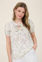 Load image into Gallery viewer, FLORAL PRINT SCALLOP TRIM DOUBLE FRONT TIE BLOUSE: NATURAL

