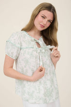 Load image into Gallery viewer, FLORAL PRINT SCALLOP TRIM DOUBLE FRONT TIE BLOUSE: NATURAL
